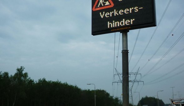 Mobile VMS sign with Smart Mobility solutions and rotatable mast for van Deuveren Traffic Tekstkar