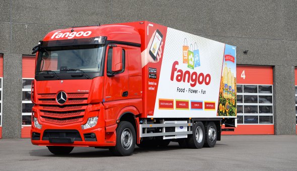 Multi-temp refrigerated rigid built on Mercedes Actros equiped with rear view camera