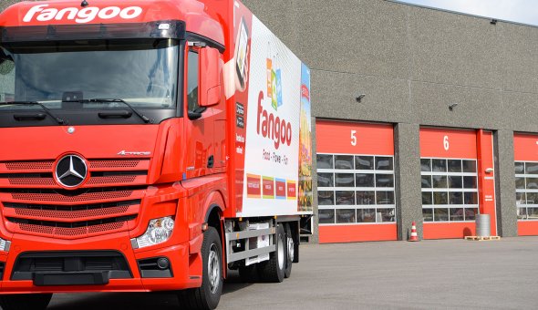 Multi-temp refrigerated rigid built on Mercedes Actros equiped with rear view camera