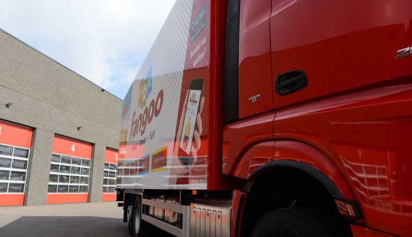 Multi-temp refrigerated rigid built on Mercedes Actros equiped with rear view camera