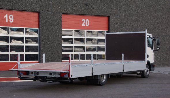 Open truck body with aluminium sides and hardwood