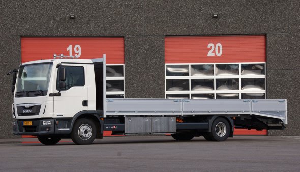 Open truck body with aluminium sides and hardwood