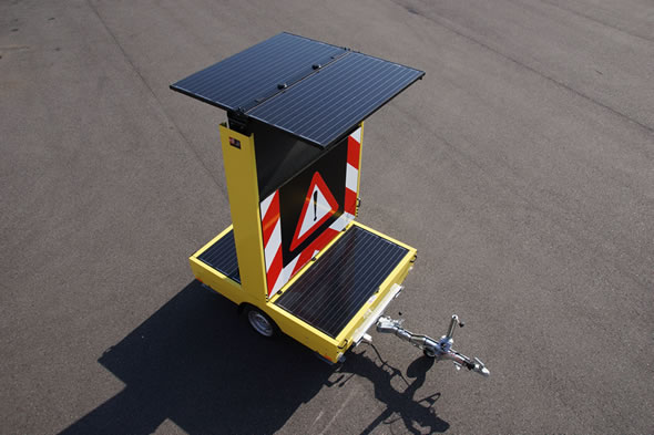 Solar VMS-trailer equiped with solar panels to extend the stand-alone time