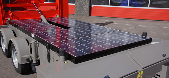 To ensure a long stand-alone time the arrow warning trailer is equiped with three solar panels