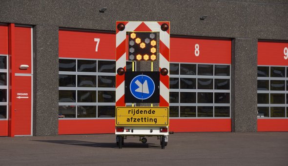 Traffic warning trailer with flashing LED arrow for a better visibility