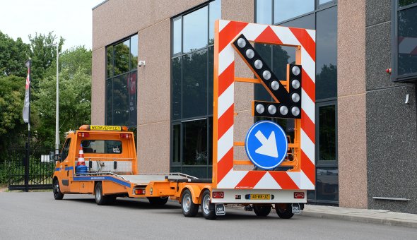 Vermeulen Groep invests in VW 1700 S VMS-trailers and arrow warning trailers with Traffic Fleet