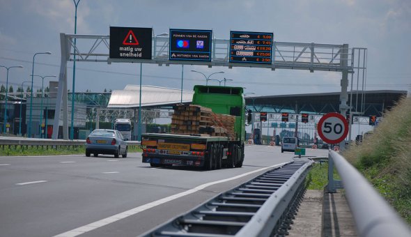 Permanent VMS type 3C on road N62 near the Westerscheldetunnel controlled with Traffic Fleet