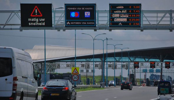 Permanent VMS type 3C on road N62 near the Westerscheldetunnel controlled with Traffic Fleet