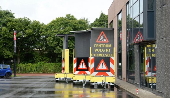 Thirty full-colour VMS-trailers for Fero Signalisation with full-colour 96x80 pixels LED display