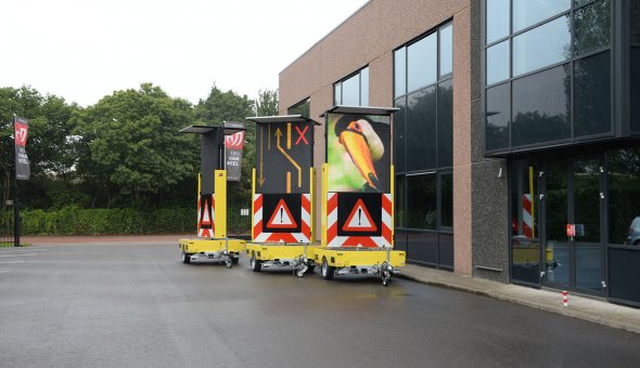 Thirty full-colour VMS-trailers for Fero Signalisation with full-colour 96x80 pixels LED display