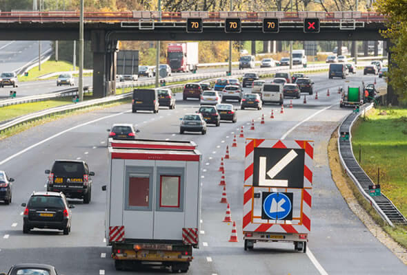 VMS-trailer equipped with traffic jam detection and traffic jam information using Floating Car Data (FCD)