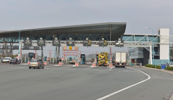 VMS used to pre-warn motorists in the toll collection area of the Westerscheldetunnel