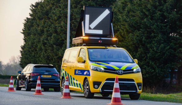 Rijkswaterstaat road inspector vehicle and Province road inspectors with new vehicles and the roof mounted VMS (7)