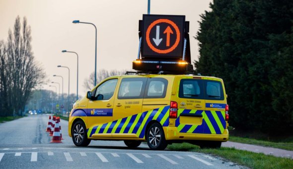 Rijkswaterstaat road inspector vehicle and Province road inspectors with new vehicles and the roof mounted VMS (7)