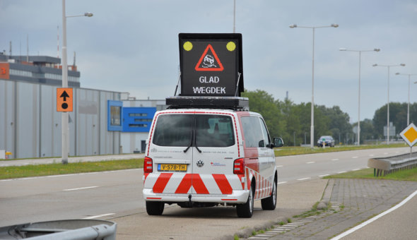 The roof mounted VMS 3.0 ensures the safety of the Road Inspectors during incidents